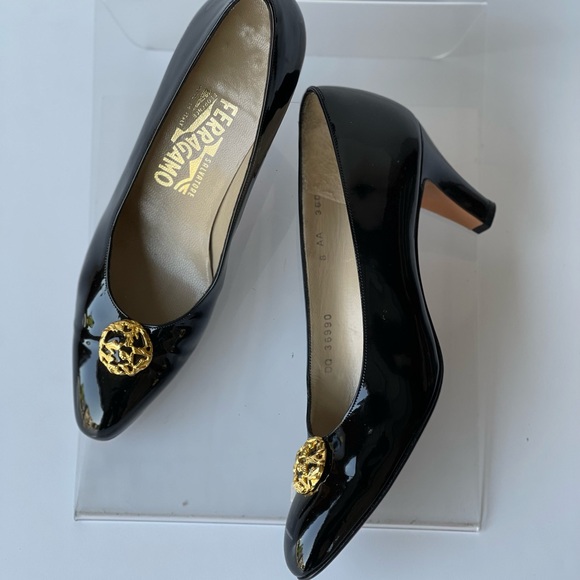 Salvatore Ferragamo Black Patent Leather Heels Pumps Florence Gold Accent, 8AA - Picture 7 of 14